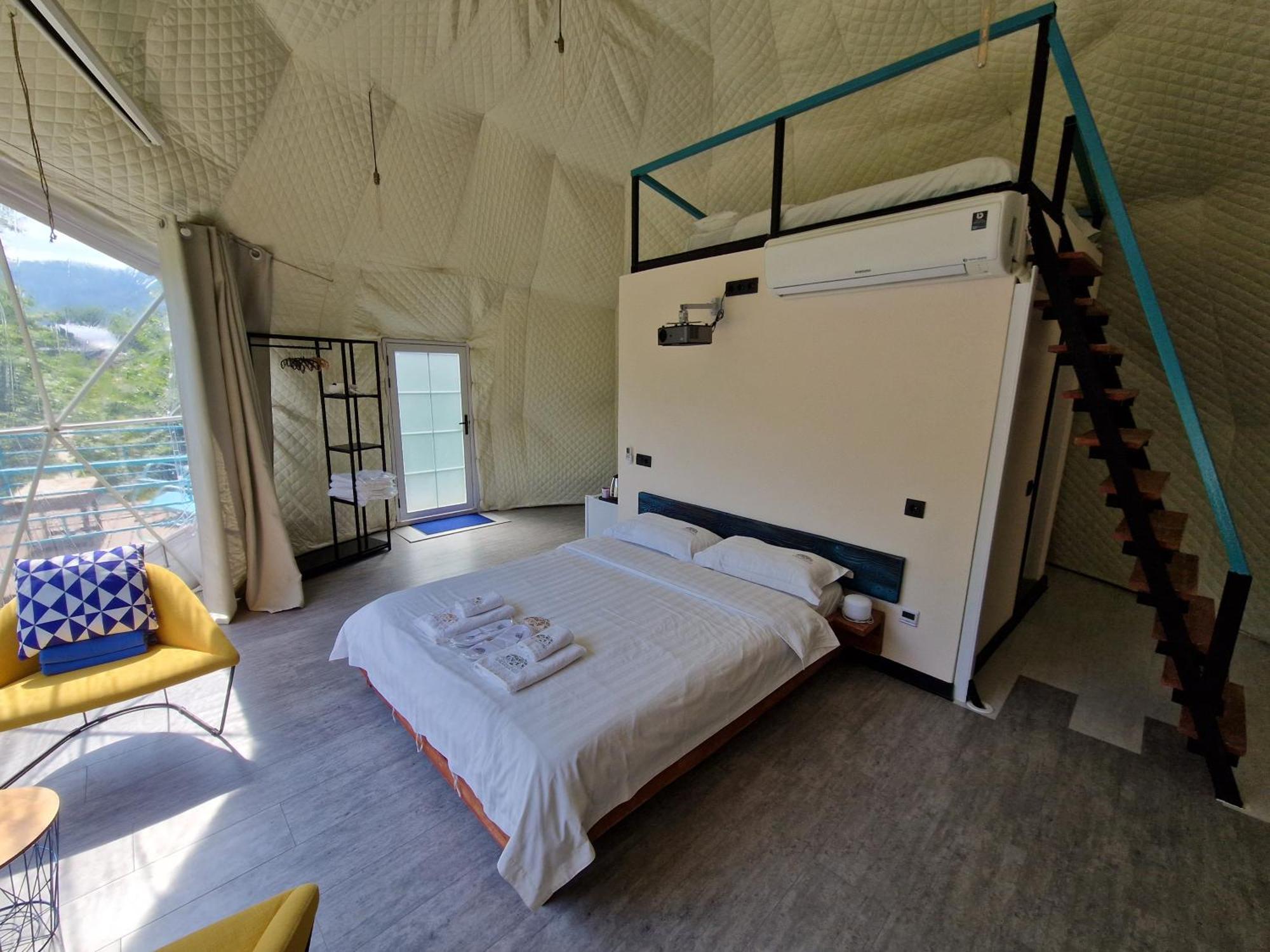 ホテル Glamping Georgia Krikhi アンブロラウリ エクステリア 写真