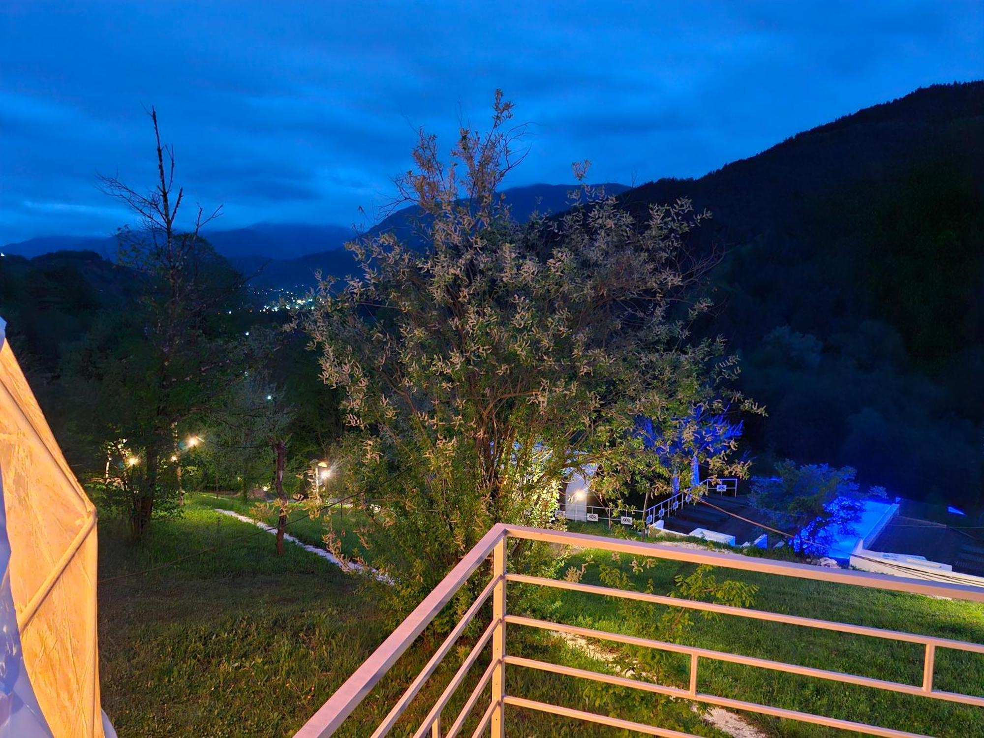 ホテル Glamping Georgia Krikhi アンブロラウリ エクステリア 写真