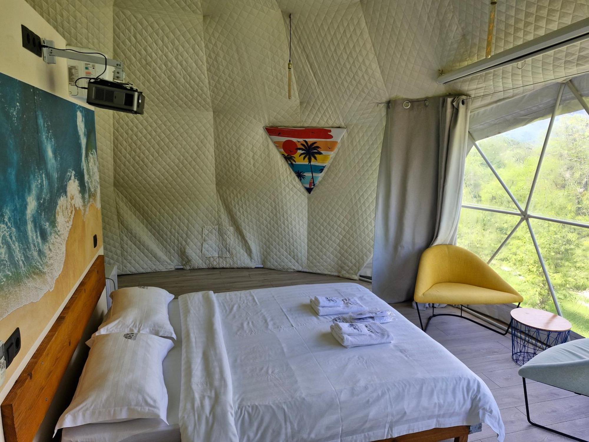 ホテル Glamping Georgia Krikhi アンブロラウリ エクステリア 写真