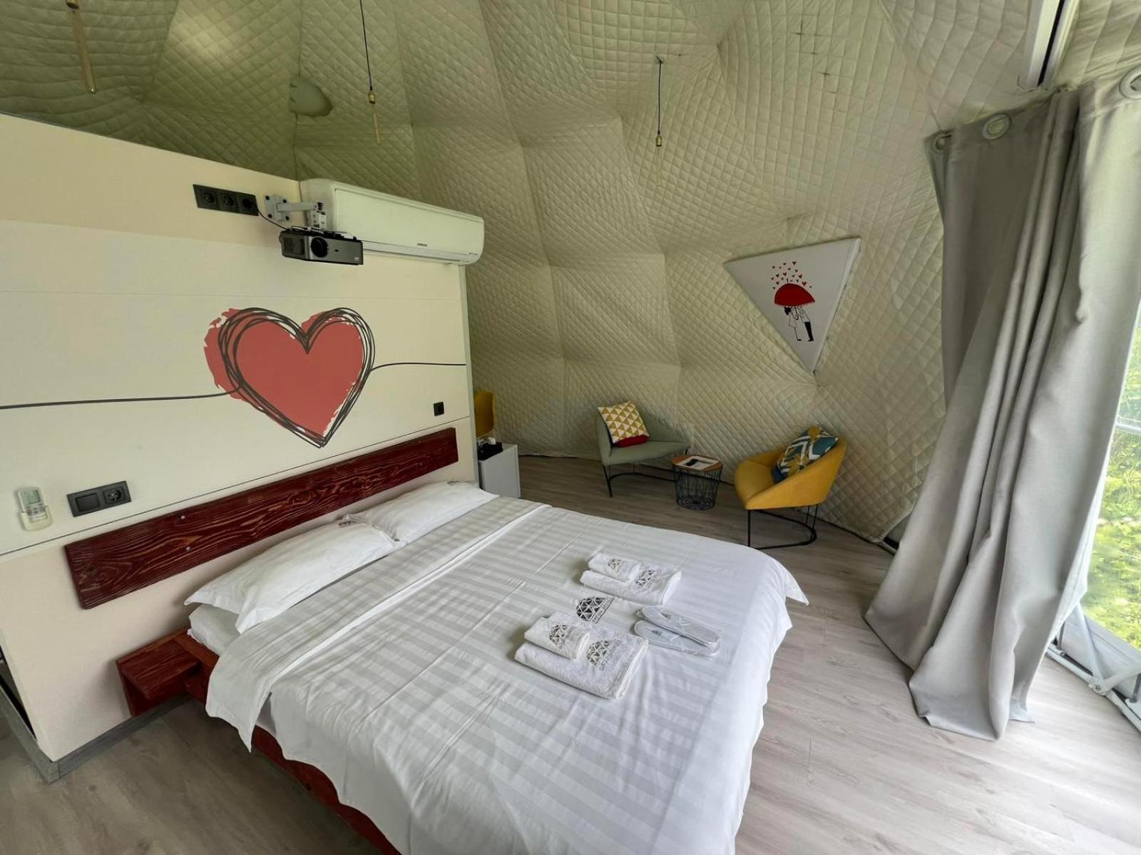 ホテル Glamping Georgia Krikhi アンブロラウリ エクステリア 写真
