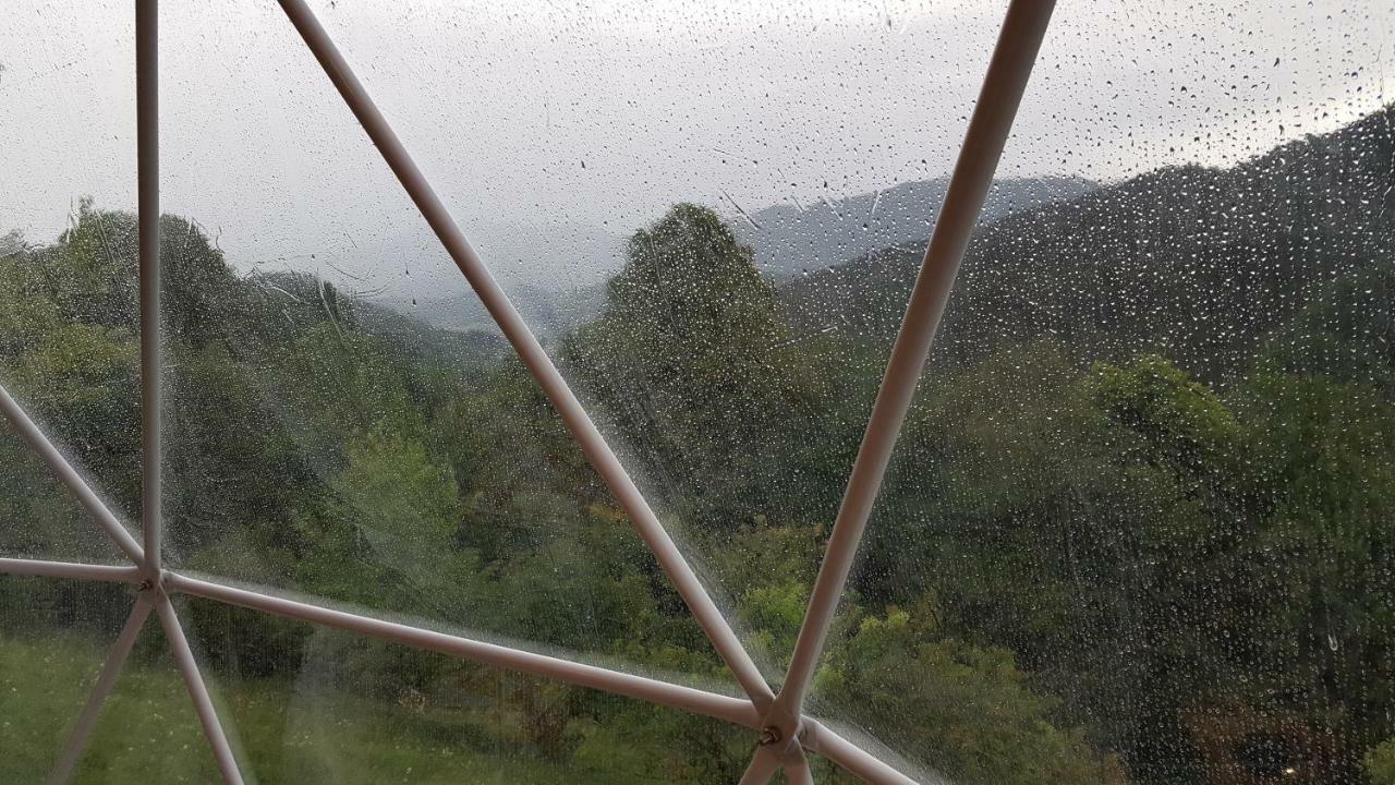 ホテル Glamping Georgia Krikhi アンブロラウリ エクステリア 写真