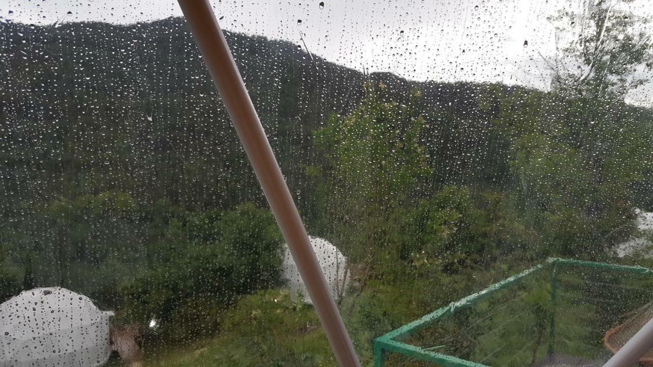 ホテル Glamping Georgia Krikhi アンブロラウリ エクステリア 写真