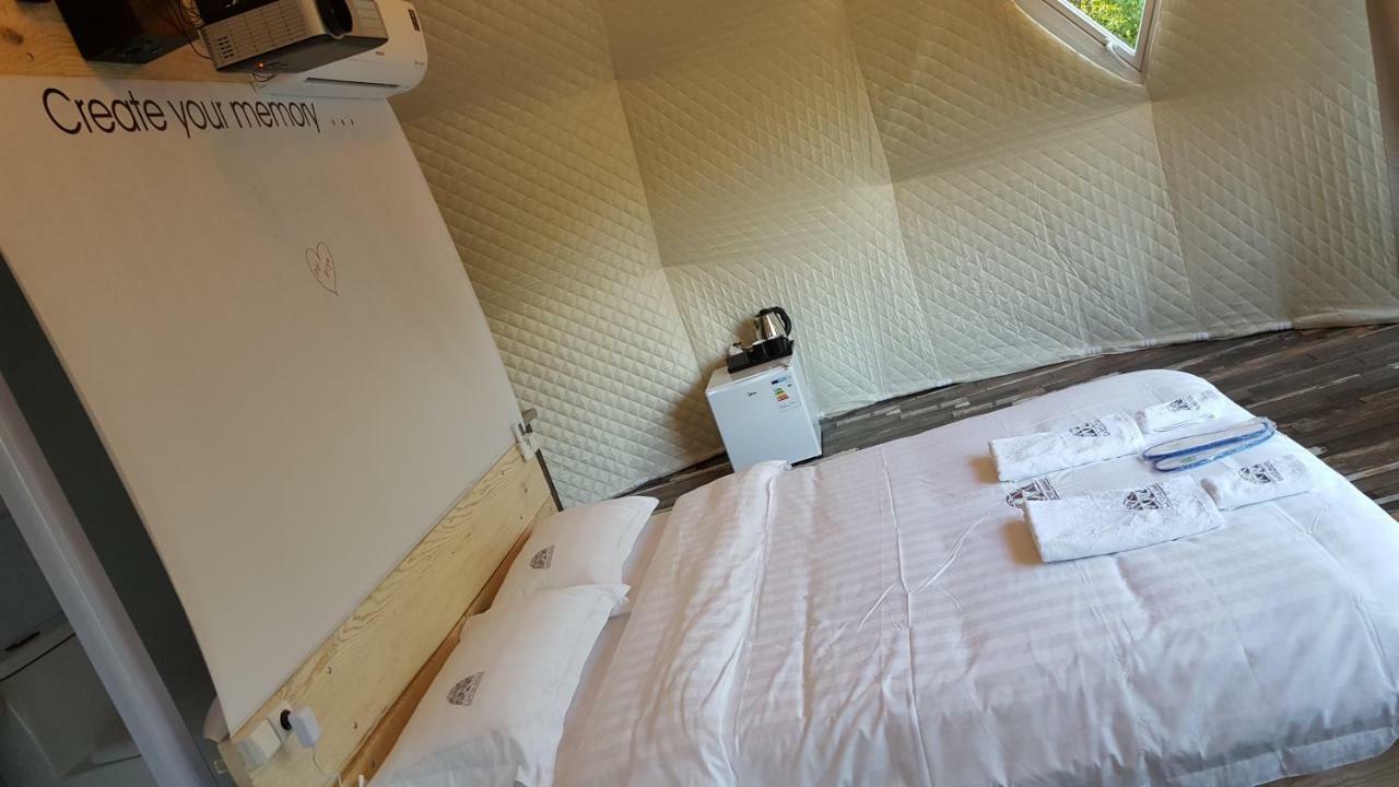 ホテル Glamping Georgia Krikhi アンブロラウリ エクステリア 写真